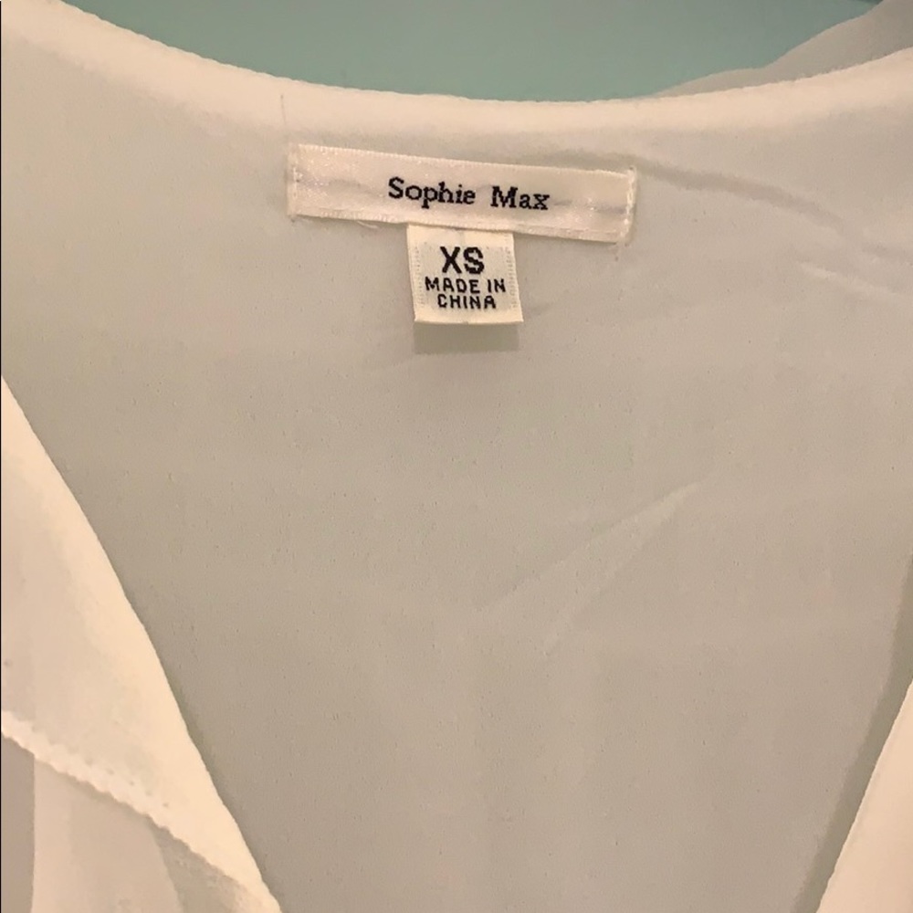 White blouse - Picture 3 of 4